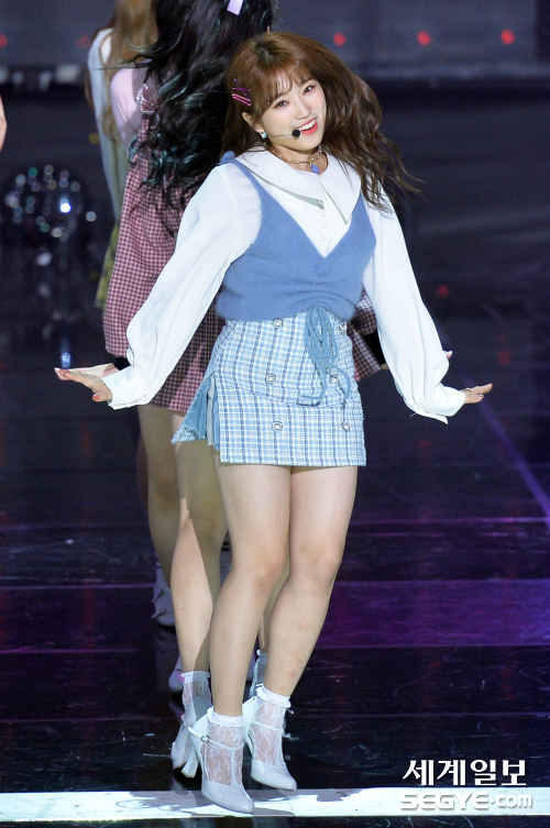 Girl group IZ*ONE Yabuki Nako is performing a heated performance at the site of the Cable channel SBS MTV The Show held at the Sangam-dong SBS Prism Tower public hall in Mapo-gu, Seoul on the afternoon of the 13th.