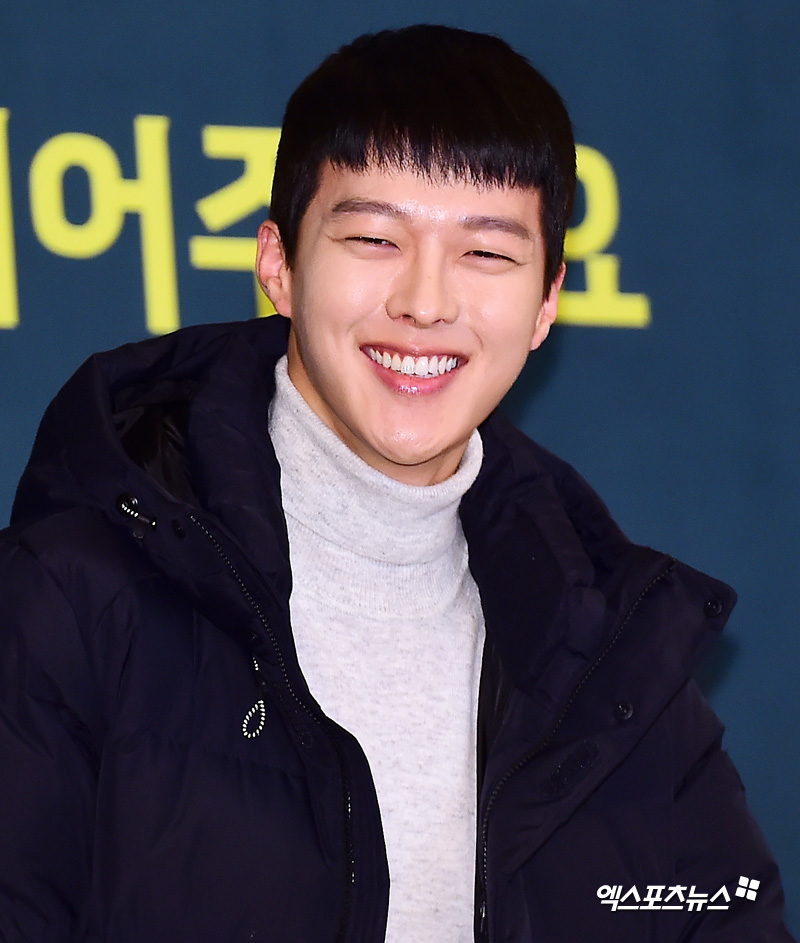 Actor Jang Ki-yong, who attended the Nepa Warm World campaign held at the Seoul Westin Chosun Hotel in Seoul, Sogong-dong, on the morning of the 13th, has photo time.