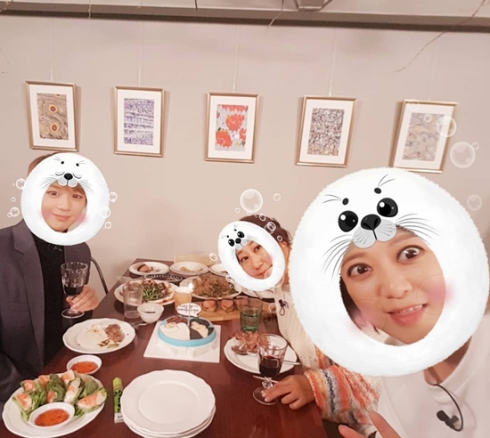 Gagwoman Kim Sook has unveiled a delightful authentication shot with Ra Mi-ran and Wanna One Kang Daniel.On the 12th, Kim Sook posted several photos on his instagram with a short phrase Sungdeok.The photo he released was a picture of enjoying dinner with Kang Daniel, who appeared on TVN Weekend User Manual broadcast on the 11th.Kang Daniel in the photo presents Wanna One signed CD to Ra Mi-ran and Kim Sook who treated him perfectly to dessert as well as meat.Also, Kim Sook has ordered a cake and the three people are posing affectionately.Ra Mi-ran, known as a fan of Kang Daniel in particular, is smiling with a cute camera filter with Kang Daniel, and boasts a true sincerity aspect.When the photo was released, the netizens responded, I envy you two too much, Thank you for serving delicious food to Kang Daniel, and I really enjoyed the broadcast.Meanwhile, Kim Sook and Ra Mi-ran are appearing on Weekend User Manual.Photo = Kim Sook Instagram