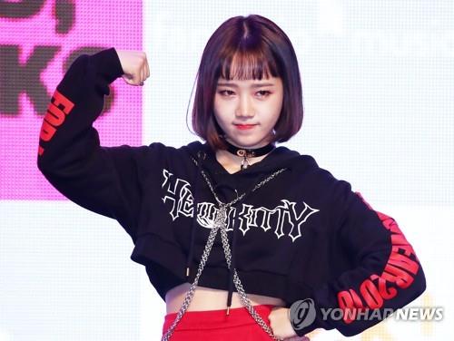 According to the music industry on March 13, some gave up the test to concentrate on entertainment activities, but there are many Idols who go to the test center, saying that they will take care of their studies.Representative Idols heading to the test center this year include Wikimikki Choi Yoo-jung, Lua, DIA Sommy, Stray Kids Seungmin and Hyunjin, Aizuwon Kim Chaewon, Promis Nine Lee Chae Young, Golden Child Choi Bomin, The Boyz Sunwoo and bow, Girls of the Month Heejin and Hyunjin.Except for Choi Yoo-jung, who was born in 1999, all were born in 2000.Wikimikki released her first single album, Kiss Kicks (KISS KICKS) in October, and DIA reportedly did not miss her studies in August while having a breathtaking day with her mini-fourth album, Summer Ade (Summer Ade) title song Woo Woo activity.Some stars have already decided to go to college.Kim Hyang Gi, who swept Asia with the movie With God, passed the Occasional screening of Hanyang Universitys Theater and Film Department.Actor Kim Sae-ron and ice cream brand Baskin Robbins model, Jung Da-bin, who took a snow stamp from his childhood, and Kim Hyun-soo, who debuted the movie Crucible, became alumni of Chung-Ang Universitys theater film.Some gave up on college early on.Wanna One Bae Jin-young decided to concentrate on his first regular album 111=1 (POWER OF DESTINY) released on the 19th.Wanna One has previously toured 14 cities around the world and was ahead of the break-up early next year.TWICE Chae Young does not play the SAT. TWICE, which celebrates its third anniversary, will be on the mini 6th album YES OR YES on the 5th.In addition, the NCT Dreams Haechan, Geno and Jaemin also skip the SAT.Kim Hyang Gi and Kim Sae-ron pass Ocasional