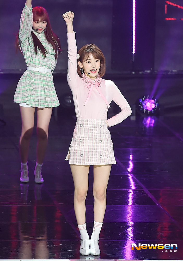 IZ*ONE Miyawaki Sakura is performing on stage at SBS MTVs The Show live broadcast at SBS Prism Tower in Sangam-dong, Mapo-gu, Seoul, on the afternoon of November 13.On the other hand, The Show on the same day includes K-Will, Monsta X, Gugudan, Chae Yeon, Wikimiki, Seo In-young, MXM, Mighty Mouse, Promis Nine (fromis_9), Kim Dong-han, JBJ95, Golden Child, 14U, Decrunch, IZ*ONE (IZ*ONE), H.U.B, Top Secret and others appeared.