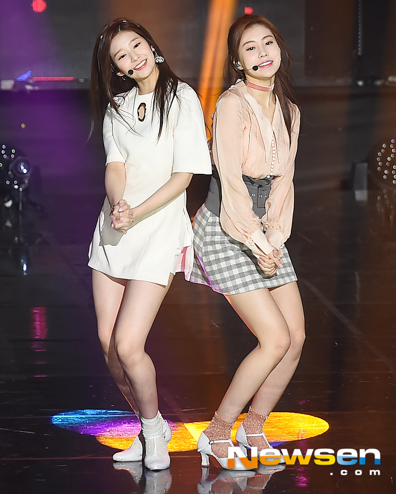 <p>Izone Kim Min-joo, Kang Hye-members 11 and 13 p.m. in Seoul, MAPO-GU, Sangam-Dong SBS Prism Tower held at SBS MTV ‘the better show’ live broadcast from the stage unfold.</p><p>Meanwhile, the ‘no show’K., Monsta X, simple, natural, for, each, MXM, Mighty Mouse, Pro or(fromis_9), Kim Dong, JBJ95, Golden car, 14U, Dijk, Izone(IZ*ONE), in this series, H. U. B, Top Secret ... </p>