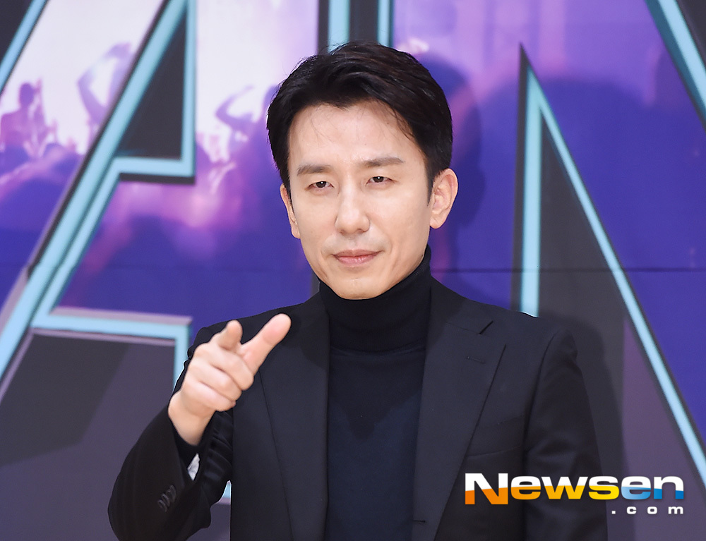 You Hee-yeol I have one cold steel. <p>You Hee-yeol this 11 14 PM Seoul, Yangcheon-GU SBS MOK-Dong office building open in the SBS new Saturday arts more Pan production presentation attended by the posing.</p><p>Meanwhile, more panis the first know example service of fandom survival. Citizens of rookie stars, to evaluate and determine the winner of a new concept to Music Yes. 11 24 the first broadcast.</p>
