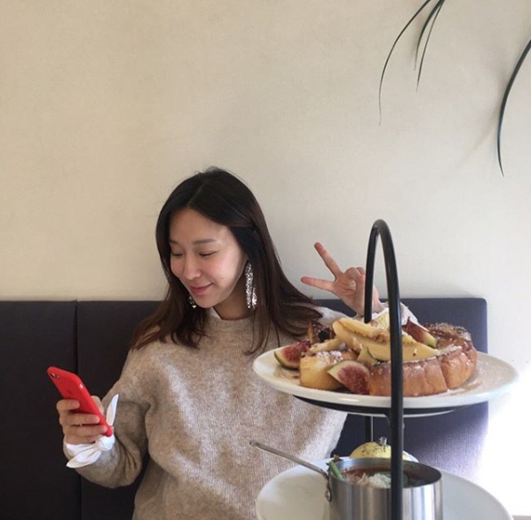 Lee Ji-hye, a broadcaster from the shop, has released a full-fledged situation.Lee Ji-hye posted a picture of herself on the Private Instagram on November 14.Lee Ji-hye in the photo is looking for a good after-snowy good restaurant with a full-size body and making a satisfying look.Lee Ji-hye, along with the photo, said: Everyone has a flavour. Diligent pregnant woman. Lunch appointment. Good restaurant visit. Today, the basic three-man bunny.If you eat it pleasantly, its 0 calories, he added.Park Su-in