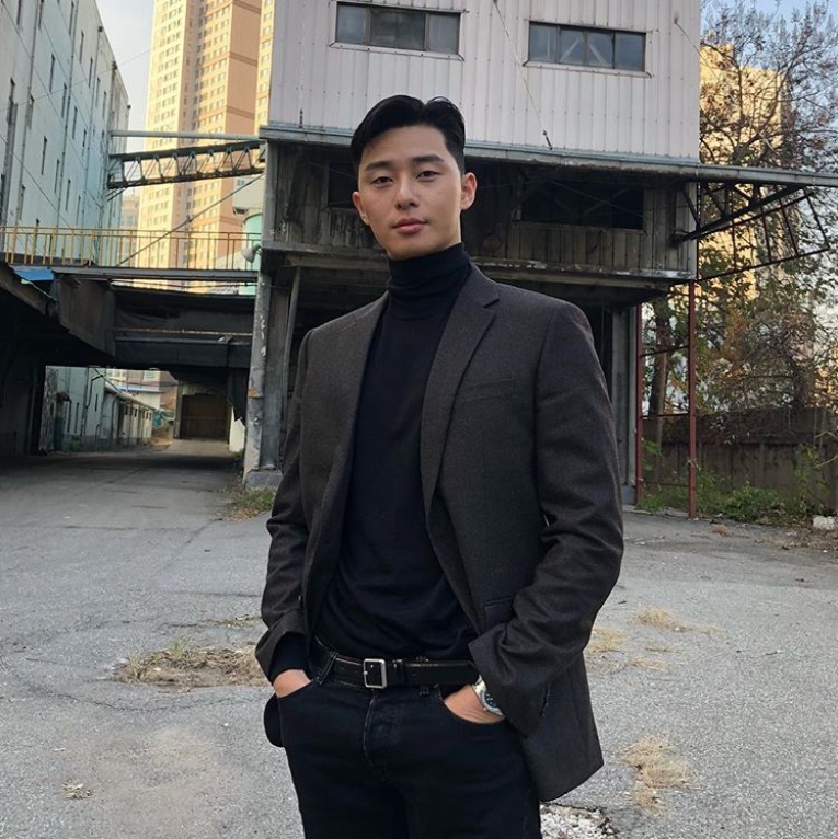 Actor Park Seo-joon showed off his warm visuals.Park Seo-joon posted a picture on his Instagram on November 14th.Inside the picture was a picture of Park Seo-joon wearing a grey jacket; Park Seo-joon is oozing a chic aura, staring at Camera.Park Seo-joons small face size pulls out Eye-catchingThe fans who responded to the photos responded such as I love crazy beauty, I am so handsome and I am wonderful.delay stock