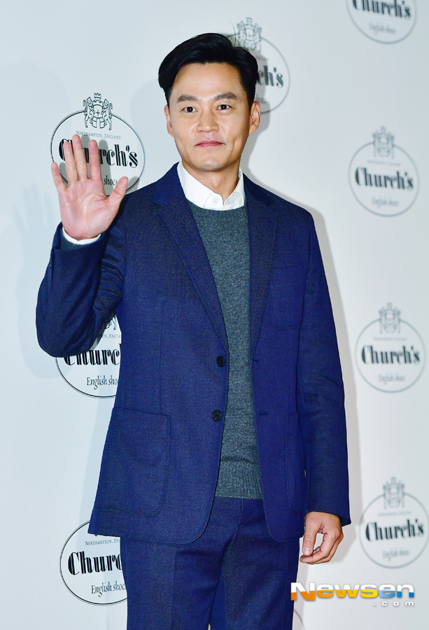 The Churches Photo Call Event was held at Shinsegae Department Store Gangnam in Banpo-dong, Seocho-gu, Seoul on the afternoon of November 14th.Lee Seo-jin attended the meeting.Jang Gyeong-ho