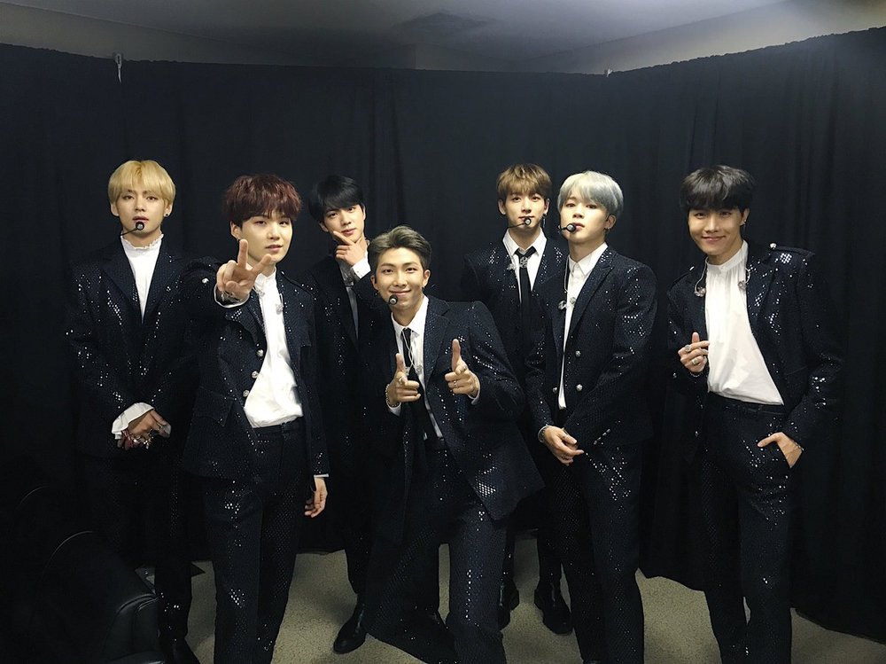 Group BTS (RM, Sugar, Jean, Jay Hop, Vu, Ji Min and Jungkook) successfully completed the first Tokyo Dome Concert.On November 14, the official BTS SNS said, [Todays bulletproof] Thank you, Tokyo!The photo was posted with the article Concert, Amidul, Arigado Oohm! Tokyo 2nd performance where BTS and Ami play with excitement and find ways to love themselves together.The photo shows BTS sitting in the waiting room after holding the LOVE YOURSELF Concert at Tokyo Dome in Japan this afternoon.Another photo shows members smiling at the camera in black stage costumes, and the scene where tens of thousands of Ami (BTS fans) filled the Tokyo dome.BTS opened its own concert at the Tokyo Dome for two days on the 13th and 14th, and opened the opening of the first dome tour to be held in five years after its debut.The dome tour will be followed by Osaka Kyocera Dome performance on the 21st, 23rd and 24th, Nagoya Dome performance on January 12th and 13th next year, and Fukuoka Prefecture Yahoo Cudome performance on February 16th and 17th.BTS meets a total of 380,000 audiences through this tour; tickets sold in lottery after the application were sold out all the way and proved BTSs rapid popularity.