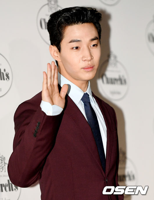 A handmade brand photo call was held at Gangnam branch of Shinsegae Department Store in Banpo-dong, Seocho-gu, Seoul on the afternoon of the 14th.Singer Henry Lau has photo time.