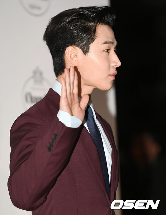 A handmade brand photo call was held at Gangnam branch of Shinsegae Department Store in Banpo-dong, Seocho-gu, Seoul on the afternoon of the 14th.Singer Henry Lau has photo time.