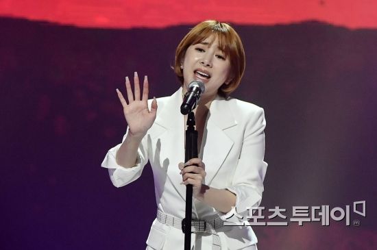 Singer Seo In-young was held at the MBC Dream Center in Kyonggi Ilsan on the afternoon of the 14th MBC Music show!Championship live on-site release, with a great stage on stage. November 14, 2018.