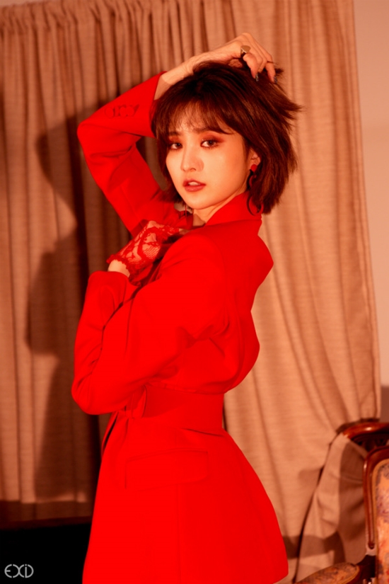 The teaser image and video of Zheng He, the third runner of the girl group EXID, were released.In the image released on the official SNS on the 14th, Zheng He caught the eye by expressing his alluring eyes in a red color suit.In particular, Zheng He, who showed off his innocence with a long hairstyle for each activity, will show his hairstyle for the first time after debut and go on a comeback activity.In the open video, Zheng He asked Solji to join and come back to full body in two years. Time seems to be very fast.During the two-year time, I did not feel much of Soljis sisters vacancy in the early days, but as the time got longer, I realized that the time with five people was a very precious time.Im trying to put the meaning of the comeback itself in two years that allows five people to work again without any other results or expectations.In the middle of video, Zheng He created a sophisticated atmosphere and raised expectations for a comeback.Many people have been waiting for the comeback for a long time, and I am grateful to the LEGGO people who gave me generous support, support and encouragement every time I was active.I will show you that five people are standing on the stage again, so I will not be disappointed as much as I am very proud and waiting. EXID will release a new album at 6 pm on the same day, starting with a comeback showcase on the 21st, and will be in full activity for about two years.Photo: Banana Culture Entertainment