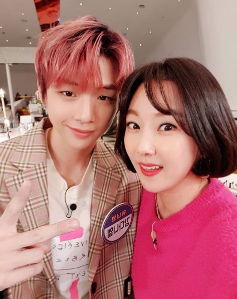 Broadcaster Kim Ji Hye meets with Wanna OneKim Ji Hye wrote on his 14th day, Kim Ji Hye holy day! Gentlemen ~ ~ ~ I finally met Wanna One. It is still trembling.Happy Together at 11:00. Is this your debut? Its all fate. Come on, Grandma. Dreams come true. I think this is my dream.I said it was an uptrend in 2018, but Im sure I finish it. Kim Ji Hye in the public photo is smiling among Wanna One members.Kim Ji Hye is drawing a V with both hands, which draws Eye-catching as she has a friendly atmosphere with Wanna One members.Kim Ji Hye also posted a selfie with Kang Daniel with an article entitled Two Shots that Do not Need a Horse and certified it as Sungdeok.On the other hand, Kim Ji Hye is actively active in various arts.Photo: Kim Ji Hye SNS