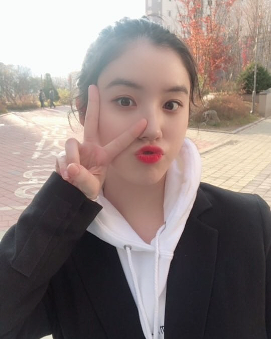 Park Si-yeon of girl group Pristin revealed the hearts of high school students who are working on the 2019 College Scholarship Ability Test.Park Si-yeon posted two photos on the Pristin official SNS on Saturday with a fighting Iran article.Park Si-yeon in the photo blessed the examinees with a bright smile, wink and V in a white hoodie and a black jacket.According to his agency, Park Si-yeon, who was born in 2000, will concentrate on singer activities without taking the College Scholarship Ability Test.Park Si-yeon is resting after the mini-second album Wi Like of Pristin complete in August last year.Park Si-yeon did not participate in the unit PristinV activity last May.Park Si-yeons support for the examinees on this day is the first post of Pristins official SNS since July 15, except for the members birthday celebration cut.