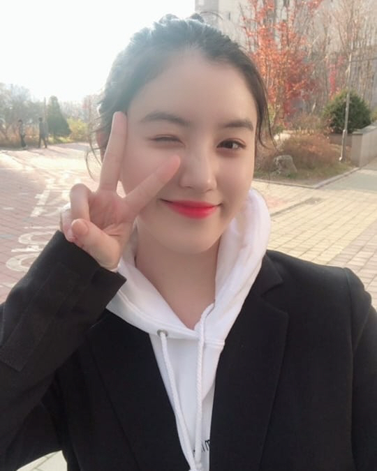 Park Si-yeon of girl group Pristin revealed the hearts of high school students who are working on the 2019 College Scholarship Ability Test.Park Si-yeon posted two photos on the Pristin official SNS on Saturday with a fighting Iran article.Park Si-yeon in the photo blessed the examinees with a bright smile, wink and V in a white hoodie and a black jacket.According to his agency, Park Si-yeon, who was born in 2000, will concentrate on singer activities without taking the College Scholarship Ability Test.Park Si-yeon is resting after the mini-second album Wi Like of Pristin complete in August last year.Park Si-yeon did not participate in the unit PristinV activity last May.Park Si-yeons support for the examinees on this day is the first post of Pristins official SNS since July 15, except for the members birthday celebration cut.