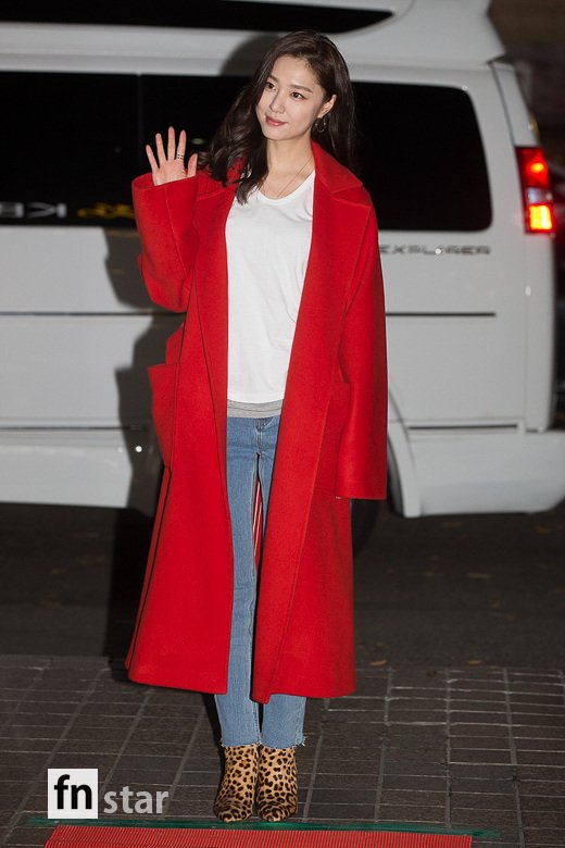 Actor Seo Ji-hye attended the SBS drama General Surgery at a restaurant in Yeongdeungpo, Seoul on the afternoon of the 15th.The drama General Surgery starring Ko Soo, Seo Ji-hye, Eom Ki-jun, and Jung Bo-seok is Two LifesThe last episode of the day will be broadcast today with the story of a desperate General Surgery doctor in a dilemma situation where his mission as a single Heart doctor and his personal story collide.