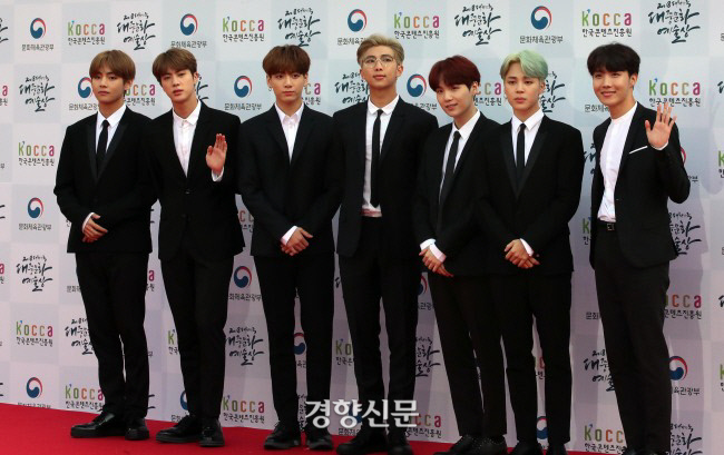 There have been messages of support from various sectors regarding the 2019 College Scholastic Ability Test, which is being held on the 15th.In the entertainment industry, the popular boy group BTS appeared on YouTube channel BTS and cheered, I hope that all the things I have prepared for a few years will be poured at once and there will be good results.You should forget BTS as much as you can when you look at the CSAT, said member Jay Hop.Sugar, a member of the group, said, You may not be good at taking the test (if you live), but you should be brave.The members of the project group Wanna One also cheered, I hope everyone will do their best to have a result without regret.IZWON, who is a candidate for Kim Chae-won (18), encouraged, I hope that all the Examinees in the country will be nervous and nervous, and that they have good results as long as they have prepared for a long Time.I hope that you will not be nervous, but think about what you have prepared and take the test without regret, said singer Iyu, 25.Political circles also sent a message of support.All the Examinees and parents will feel nervous and nervous, Lee Hae-chan, the leader of the Democratic Party of Korea, said at a top committee meeting of the National Assembly the day before, and I hope that the more Time this happens, the more they will have the Time to relax and work calmly on the CSAT.The Democratic Party of Korea also released video of the SAT cheering with Park Joo-min, top committee member Park Kyung-mi and Park Jung-won on the YouTube channel Woi on the 10th.In the video, the three lawmakers took one subject for the SAT and delivered their own SAT Honey Tip to cheer the Examinees.Yoon Young-seok, a senior spokesman for the Liberty Korea Party, said in a commentary on the previous day, Tomorrow is the day when the efforts of the Examinees who have been fiercely rewarded than anyone else are compensated.I believe that the fruit that has been gained after the hard process will be sweet. I hope that I will take my own job and be comfortable with the SAT with the idea that I will achieve what I did, said Sohn Hak-kyu, the leader of the Bareunmirae Party.We support the candidates who have been working hard to save the day and night so far, said Kim Jung-hyun, a spokesman for the Party for Democracy and Peace. We hope that all the Examinees will achieve their goals by doing their best to the end.I hope that the sweat of the exam takers efforts that have been spent a long Time will be fruitful, said Chung Ho-jin, a spokesman for the Justice Party. I sincerely hope that the SAT will be completed without any accidents tomorrow.