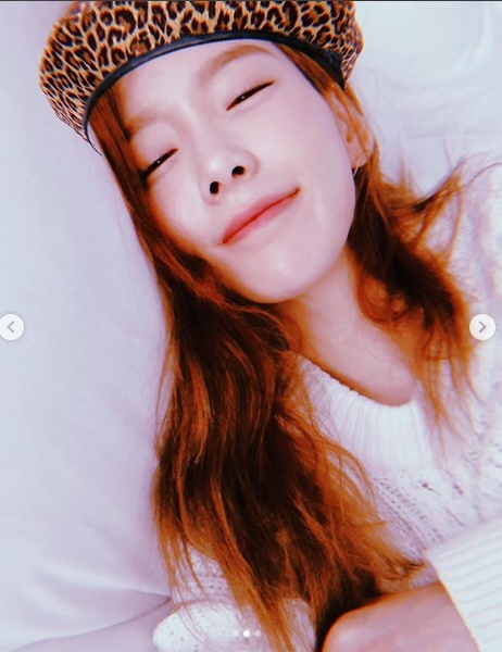 Taeyeon unveiled bedSelfieGirls Generation Taeyeon posted an article and a photo on November 15th in his instagram saying, I lie down and put my hat on.In the photo, Taeyeon is lying on the bed and taking a selfie, showing both a leopard-printed hat, a playful look, white knit and white background, and innocence and cuteness.The unsettled Hair style and the watery beauty also attract the Sight.emigration site