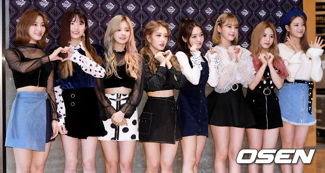 On the afternoon of the 15th, M Countdown Down Down live photo wall was held at Sangam-dong CJ ENM Center in Mapo-gu, Seoul.Group Fromis 9 has photo time.
