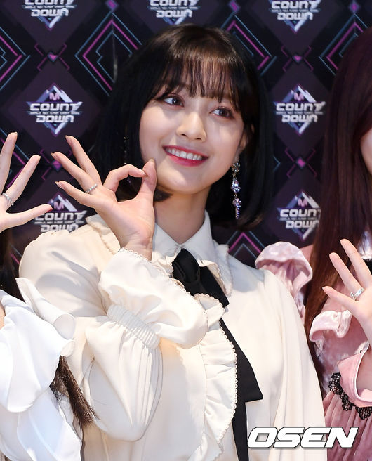 On the afternoon of the 15th, M Countdown live photo wall was held at Sangam-dong CJ ENM Center in Mapo-gu, Seoul.Group TWICE Jihyo has photo time.