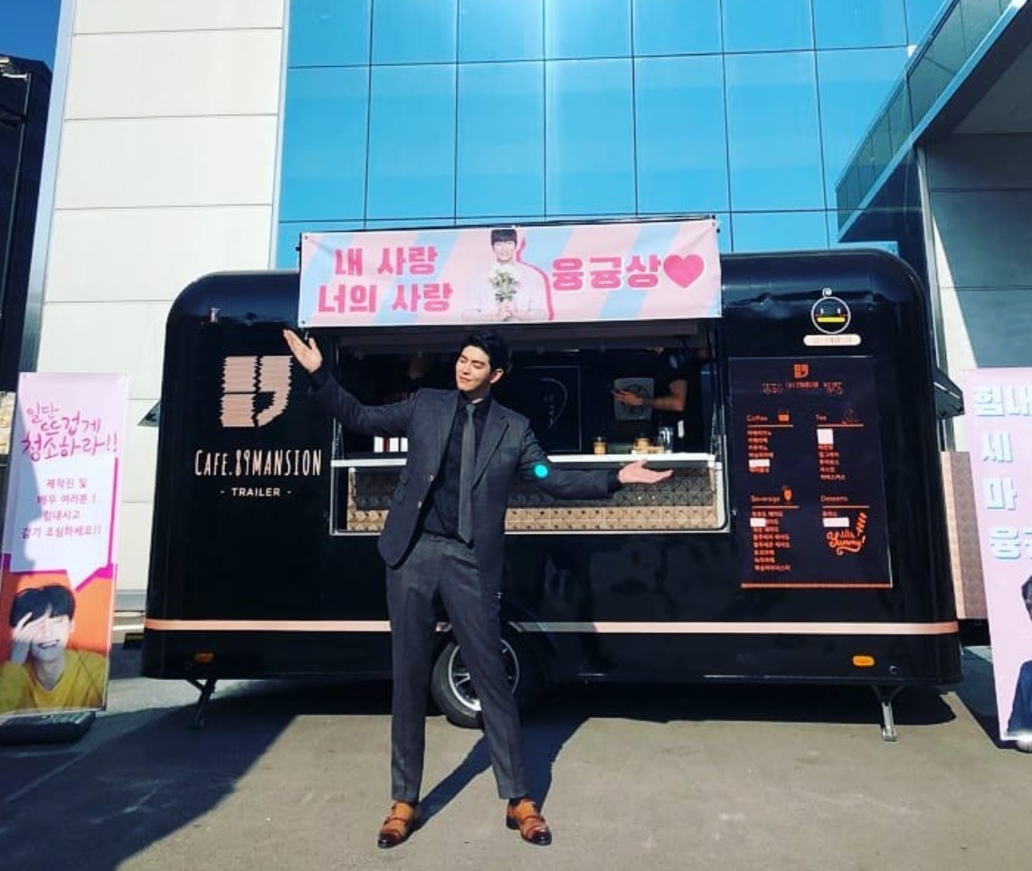 Actor Yoon Kyun-sang has certified Lee Jong-suks snack car GiftYoon Kyun-sang said on his 15th day, If you want to be hard, how did you know!I tagged Lee Jong-suks Instagram ID, he said.I love you, he said, sa...sa...sa...sari gomtang..., and expressed his intense affection.In the photo, Yoon Kyun-sang is smiling happily with his arms open in front of a coffee car with a banner called My Love Your Love Jung Sang.Lee Jong-suk Yoon Kyun-sang has been acquainted with her brother in the 2014 drama Pinocchio, and has continued her warm friendship with Lee Jong-suk as a guest on the entertainment Three Meals a Day starring Yoon Kyun-sang in 2017.Meanwhile, Yoon Kyun-sang will be in close contact with Actor Kim Yoo-jung in the JTBC monthly drama Clean Up Once, which is scheduled to be broadcast on the 26th.