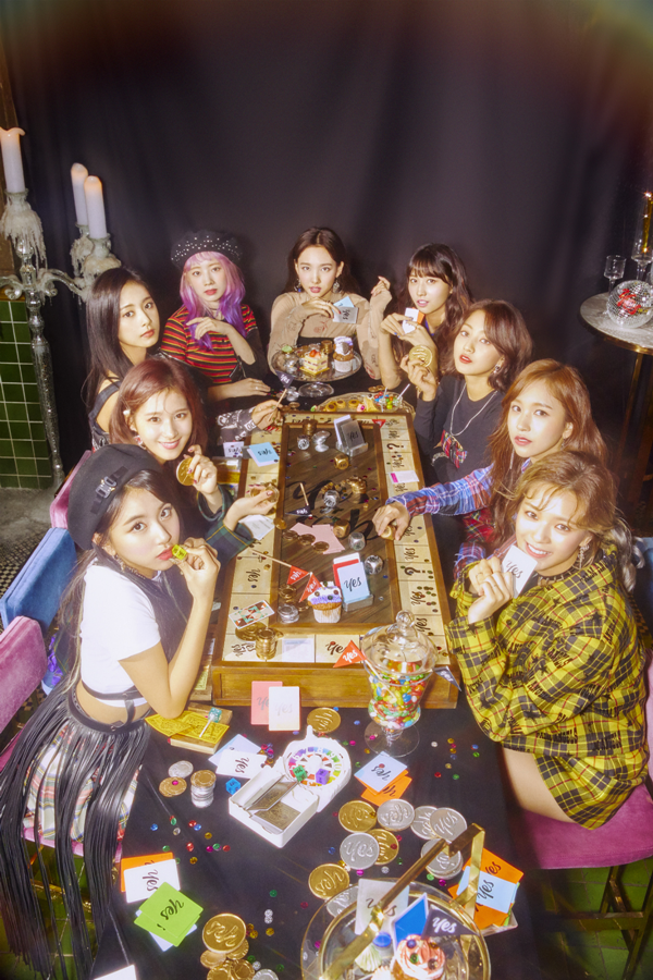 Group TWICE will go on a four-time Tom Tour in three cities in Japan, including the Tokyo Dome in March and April next year.As a K-pop girl group, I also wrote a new history called Tokyo Dome for the shortest time after the first Tom Tour and overseas The Artists Debut.On the morning of the 15th, JYP Entertainment (hereinafter referred to as JYP) announced the schedule of holding the dome tour TWICE DOME TOUR 2019 (Gase) on the official website of TWICE Japan.According to this, TWICE will perform a dome tour of four performances in three local cities, including Osaka Kyocera Dome on March 21, 2019, Tokyo Dome on March 29 and 30, and Nagoya Dome on April 6.This is the first dome tour in the K-pop girl group history. Especially, in the shortest period after the debut of the overseas The Artist, it attracts attention by entering Tokyo Dome, a symbol of Japan dome tour.On the 14th, TWICE was the first K-pop girl group to announce the appearance of the Japan representative year-end special program NHK Hongbaek Gapjeon for the second consecutive year.TWICE was the only K-pop singer to be included in the lineup this year after last year in the program, which celebrates its 69th anniversary this year.TWICE has also shown its strong power in both Korea and Japan this year and has raised the status of one-top girl group.In Korea, on May 5, he released his mini 6th album YES or YES and the same title song, and swept the top of various music charts at home and abroad and hit 10 consecutive hit home runs.In addition, the title song YES or YES was released after the release, and the Japan Line Music Top 100 chart showed the power to line up all 7 tracks on the album from the top to the top of the 7th, and the album YES or YES was the first Korean album released by TWICE.This year Japan released the single 2nd album Candy Pop, the single 3rd album Wake Me Up and the Regular album BDZ, and the single 2nd album and the Regular album platinum and the single 3rd album.In addition, I concluded the first Arena tour of the 4 cities of Japan, TWICE 1st ARENA TOUR 2018 and met with local fans.