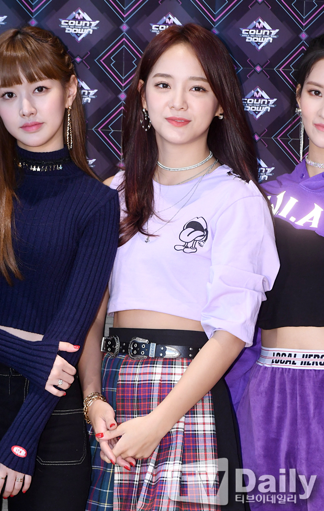 <p> Gugudan Kim Se-jeong Mina 15 PM Seoul MAPO-GU Sangam-Dong CJ E&M opened in the cable TV Mnet M! COUNTDOWN pre-rehearsal photo Chugai Travel to attend.</p><p>This day M! Countdown in K., Hey girl, JBJ95, TWICE, as, in this business, MXM, hot shot, the Dutchman Black, Rose, Golden car, April, Mighty Mouse, kids, garden, Gugudan, video, Monsta X, BtoB, etc ... </p><p>M! COUNTDOWN pre-rehearsal photo</p>