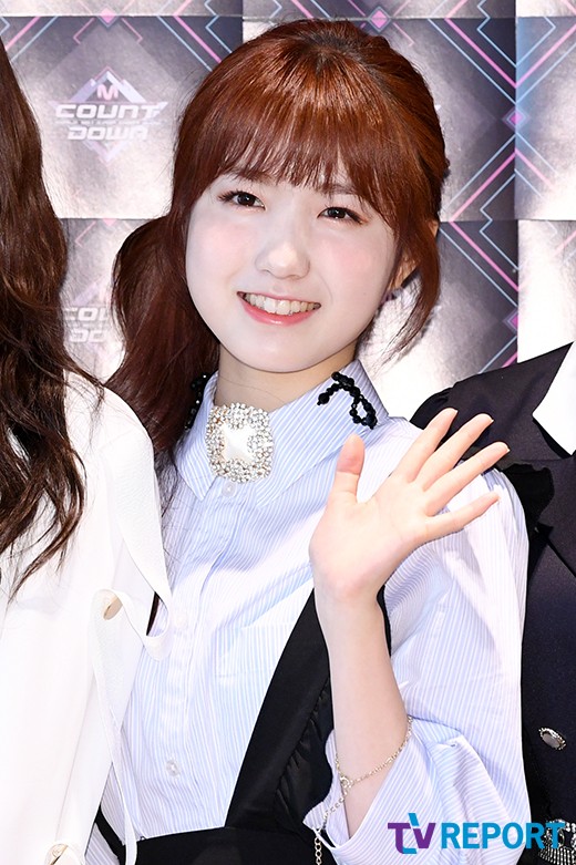 Honda Hitomi of the girl group IZ*ONE is posing at the pre-rehearsal of Mnet M Countdowndown Down live broadcast at CJ ENM Center in Sangam-dong, Mapo-gu, Seoul on the afternoon of the 15th.On the day of the M Countdowndowndown, Kwill, Hay Girls, JBJ95, TWICE, Promis Nine, ATIZ, MXM, Hot Shot, The Man Black, Wikimki, Golden Child, April, Mighty Mouse, Stray Kids, IZ*ONE, Gugudan, Seo In Young, Monster X and BtoB will appear.