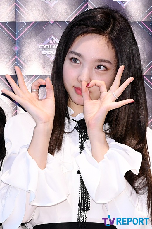 Nayeon of the girl group TWICE is posing at the pre-rehearsal of Mnet M Countdowndown live broadcast at CJ ENM Center in Sangam-dong, Mapo-gu, Seoul on the afternoon of the 15th.M Countdowndown Down will feature Kwill, Hay Girls, JBJ95, TWICE, Promis Nine, ATIZ, MXM, HOTSHOT, The Man Black, Wikimki, Golden Child, April, Mighty Mouse, Stray Kids, Eyes One, Gugudan, Seo In Young, Monster X and BtoB ...