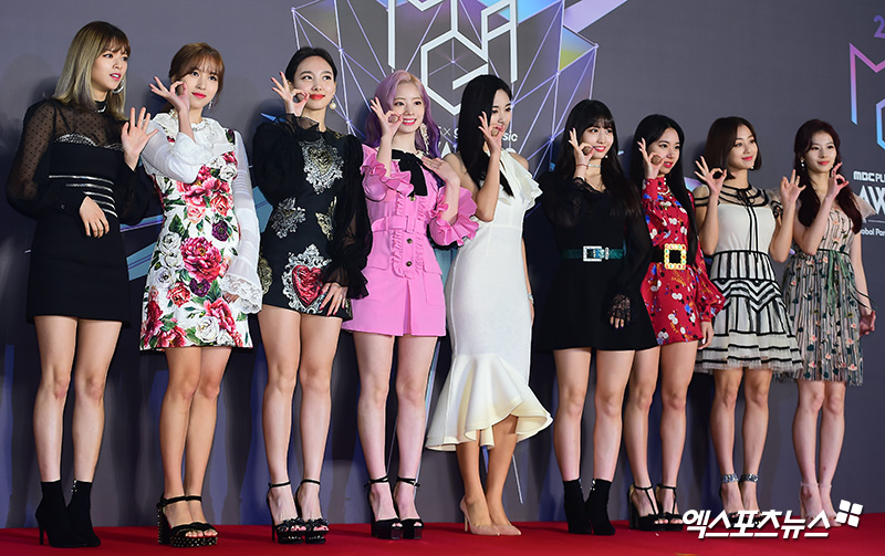 Girl group TWICE has become a unique K-pop Idol in Japan as well as in Korea.According to JYP Entertainment on the 15th, TWICE will go on a four-time Tom Tour in three cities in Japan, including the Tokyo Dome in March and April next year.As a K-pop girl group, I wrote a new history called Tokyo Dome in the shortest period after the first Tom Tour and overseas artists debut.TWICEs performance is noteworthy, as the evaluation that the Korean Wave in Japan has slowed down for a long time.It is not only an example of domestic Idols that have entered Japan, but also contributes to the revitalization of the K-pop market in Japan.In addition, TWICE was the first K-pop girl group to announce its appearance for the second consecutive year in NHK Hongbaek Gapjeon, a special program for Japans representative year-end.TWICE was the only K-pop singer to be included in the lineup this year after last year in the program, which celebrates its 69th anniversary this year.Especially, it is surprising that TWICE was invited to a famous program as the only K-pop singer in this situation, as the two countries are buzzing due to various historical issues and controversy, and the fans are going to have a talk.TWICE has proved that it is growing to the top Idol in Japan as well as taking the top in Korea.Meanwhile, TWICE has also shown its strong power in both Korea and Japan this year and has raised the status of one-top girl group.In Korea, on May 5, he released his mini 6th album YES or YES and the same title song, and swept the top of various music charts at home and abroad and hit 10 consecutive hit home runs.Also, YES or YES is the first place on the digital, album and download charts on the Gaon chart 45th (2018.11.04 ~ 2018.11.10)won the honor of the third prize, and the first place on the social chartsHe was ranked in the second week of his activities.Especially, YES or YES is released after the release of the Japan Line Music Top 100 charts, all 7 tracks on the album are first placeThe album YES or YES was the first Korean album released by TWICE by Japan, and it was the first time that Oricon Weekly album and digital album were won at the same time.This year Japan released the single 2nd album Candy Pop, the single 3rd album Wake Me Up and the Regular album BDZ, and the single 2nd album and the Regular album platinum and the single 3rd album.In addition, I concluded the first Arena tour of the 4 cities of Japan, TWICE 1st ARENA TOUR 2018 and met with local fans.Photo = DB