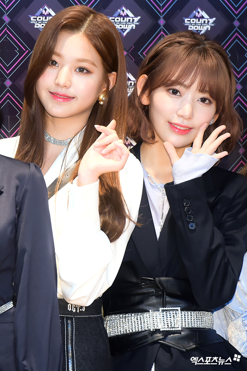 IZ*ONE Jang Won-young and Miyawaki Sakura pose at Mnet M Countdown rearsal at CJ E & M Center in Sangam-dong, Seoul on the afternoon of the 15th.
