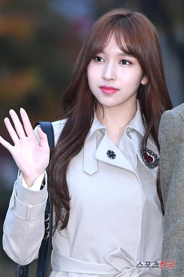 TWICE Mina is going to work at KBS 2TV Music Bank rehearsal at the KBS New Hall in Yeongdeungpo-gu, Seoul on the morning of the 16th.
