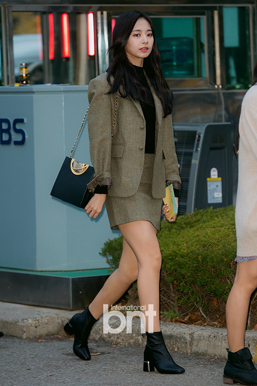 KBS Music Bank rehearsal The former photo call event was held at the Yeuido-dong KBS New Pavilion in Yeongdeungpo-gu, Seoul on the 16th.Group TWICE TZUYU is entering.news report