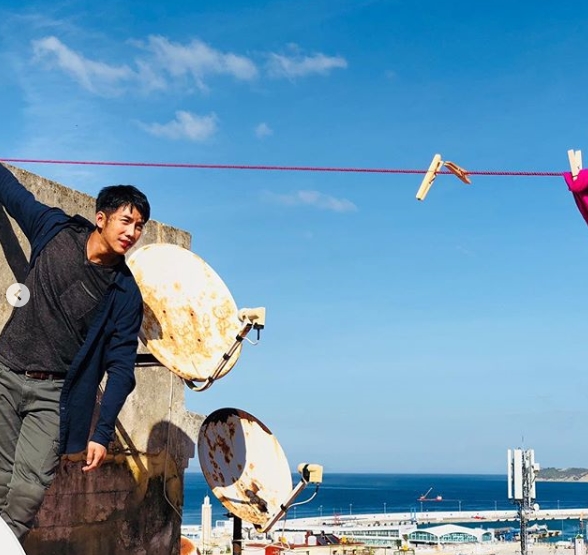 Singer and Actor Lee Seung-gi has unveiled behind-the-scenes footage of the Drama Vagabond.Lee Seung-gi wrote on social media on the afternoon of November 15, Thanks! Goodbye morocco!! (Thank you! Hello Morocco! Shukran. Vagabond.Cha Dal-geon and posted a photo.He also posted a photo like a picture and added, I am a poster at my disposal. I am not a Photoshop. Vagabond official poster.Vagabond is a work by director Yoo In-sik, director Jang Young-chul and Jeong Kyung-soon who directed Salaryman Cho Hanji and Dons Incarnation.A man involved in a civil port plane crash draws the process of digging into a concealed state corruption.Lee Seung-gi and Suzys Vagabond are filming locations overseas, including Portugal and Morocco; it is scheduled to air next year.