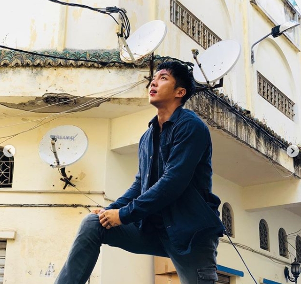 Singer and Actor Lee Seung-gi has unveiled behind-the-scenes footage of the Drama Vagabond.Lee Seung-gi wrote on social media on the afternoon of November 15, Thanks! Goodbye morocco!! (Thank you! Hello Morocco! Shukran. Vagabond.Cha Dal-geon and posted a photo.He also posted a photo like a picture and added, I am a poster at my disposal. I am not a Photoshop. Vagabond official poster.Vagabond is a work by director Yoo In-sik, director Jang Young-chul and Jeong Kyung-soon who directed Salaryman Cho Hanji and Dons Incarnation.A man involved in a civil port plane crash draws the process of digging into a concealed state corruption.Lee Seung-gi and Suzys Vagabond are filming locations overseas, including Portugal and Morocco; it is scheduled to air next year.