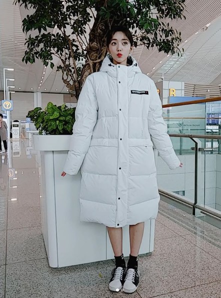 Summer team White..Chae Soo-bin, lovely full <p>Chae Soo-bin is a 16 - A Midsummer team until the end screen isthis photo with the post.</p><p>Public photo belongs to Chae Soo-bin is a white long padded wearing shooting pending. Chae Soo-bin is the arms and legs pressed together mischievous expression to the act and which, Chae Soo-bins lovely charm full of revealing Snowy Road to.</p><p>Meanwhile, Chae Soo-bin is the SBS drama Star of the Foxesappearances.</p>