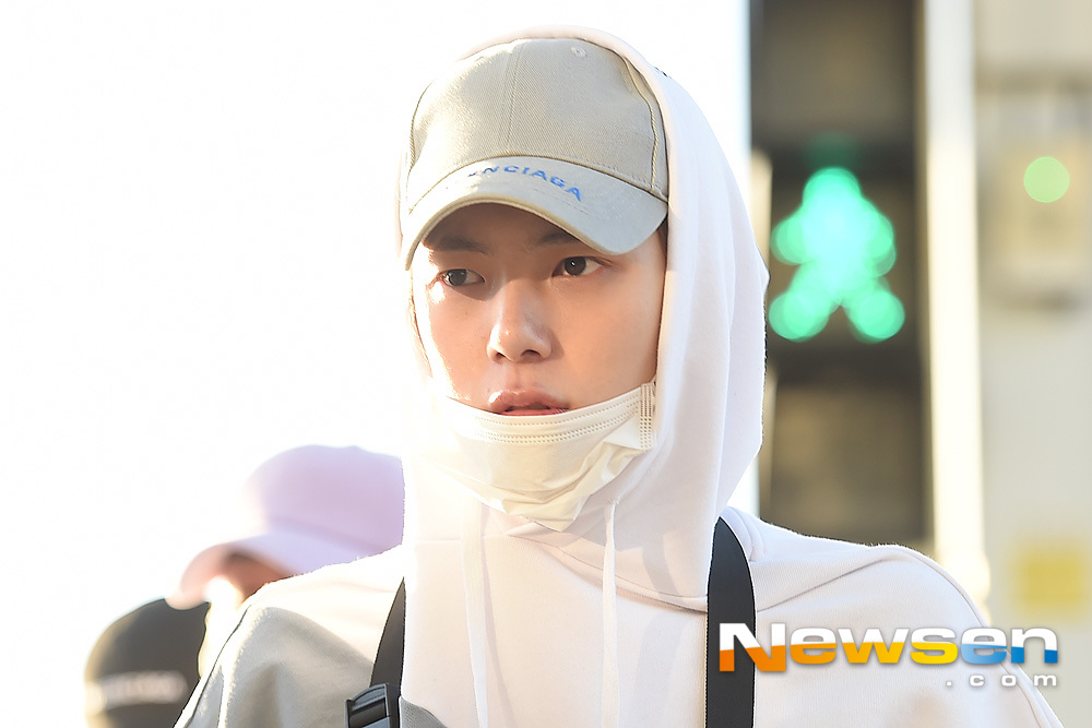 Monsta X has departed to Bangkok via the Incheon International Airport on the morning of November 17th.Monsta X Minhyuk is heading for Departure Golden Gate Bridge.useful stock