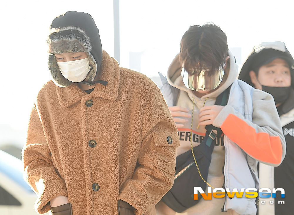 Monsta X departed for Bangkok through Incheon International Airport on November 17th to attend the concert.On the day, Monsta X brother and Wonho are heading for the Golden Gate Bridge.useful stock