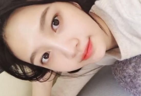 Running Man Red Velvet Joy, a happy daily splendid beauty with a dog The daily life of Red Velvet Joy, who appears on SBS entertainment program Running Man, is a hot topic.Recently, the official Red Velvet Instagram posted a short video with an article entitled Morning Sun played on the roof yesterday, but it is like a rabbit.In the released video, Joy is playing with his dog, Sun, and the beauty of Joy, who is not humiliated, attracted attention, especially in the close-up video.The netizens who watched this video responded, The sun was cute because swimming resembles your sister! It is so cute, it is a sense to raise a lot of sisters and It is pretty sister.Meanwhile, Red Velvet Irene and Joy, who participated as guests on SBS Running Man, which will be broadcast on the 18th, will unveil the new song choreography of Red Velvet, which is about to come back on the 30th.