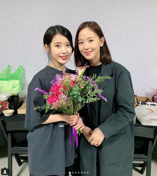 <p> Actress Kang Han Na friend IUs Concert to cheer.</p><p>Kang Han-Na is 18, - #this is now the 10th Anniversary Concert♥♥ Gong Chan is really super pretty and cool I was likethat posts with multiple photos Ive posted.</p><p>Public photo belongs to IU and Kang Han Na is in the waiting room and stood fondly, posing. Bouquet lifted IU and Kang Han Na smile, look people up to feel better. In addition to this, Kang Han Na is IUs Concert post, the white dress is IUs performances and photos with eye-catching.</p><p>IU and Kang Han Na SBS drama Moon Lovers - Bobo heart toappeared together, and to build a rapport and so far great friendship.</p><p>Debut 10 Anniversary of IU is the current 2018 IU Tour Concert - this is nowin progress. This time through the Tour debut 10 years only in the dream stage Gymnastics in the old IU 12 monthly installments from the Asian Tour and expand the scale to 8, Hong Kong, 15 Singapore, 16, Bangkok, 24 to 25, Taipei until 4 in the city and local fans to meet. [Photo] Kang Han Na Instagram</p><p> Kang Han Na Instagram</p>