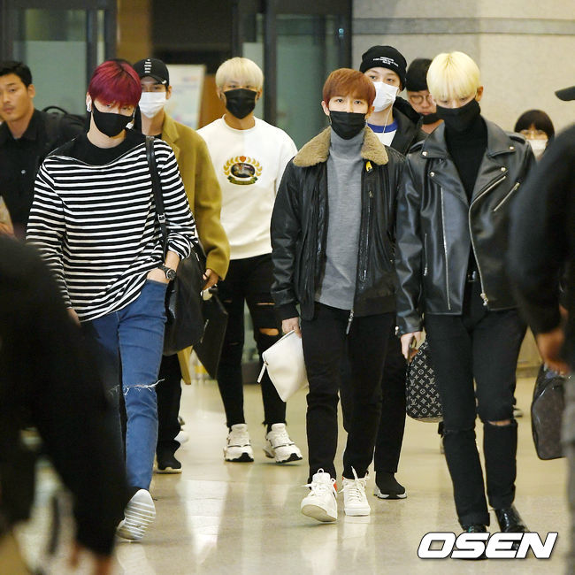 Group Wanna One is returning home through Incheon International Airports Terminal 1 on the afternoon of the 18th after finishing its overseas schedule.Wanna One is leaving the arrival hall.