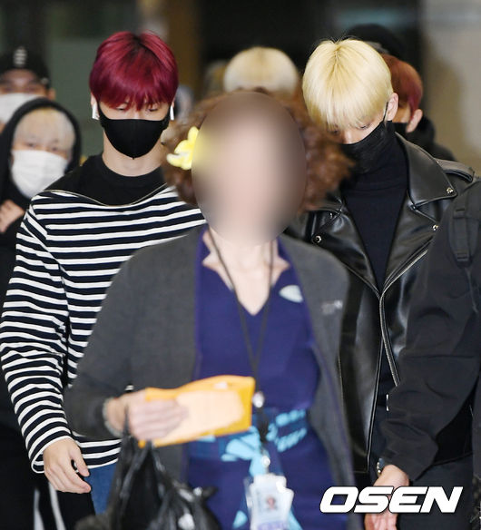 Group Wanna One is returning home through the first passenger terminal of the Incheon International Airport on the afternoon of the 18th after finishing its overseas schedule.Wanna One Kang Daniel, Bae Jin Young are leaving the arrivals hall.