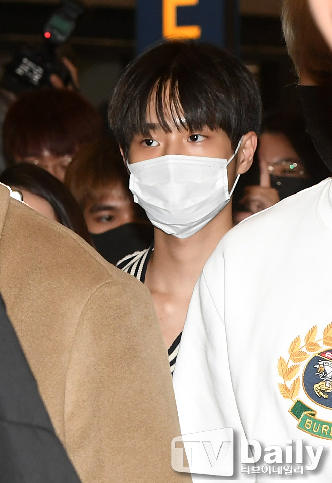 Wanna One Lee Dae-hui is arriving at Incheon International Airport on the evening of the 18th after finishing his schedule in Bangkok, Thailand.Wanna One arrival