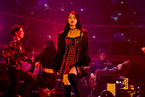 Singer IU has concluded the debut tenth anniversary memorial Concert.On the 17th and 18th of the month, IU held the 2018 debut tenth anniversary tour concert - this time at the KSPO DOME (Olympic Gymnastics Stadium) in Songpa-gu, Seoul, and perfectly concluded the last of the All States tours.Thanks to the successful All States performance, IUs performance will lead to four cities in Asia in December.Starting with Busan, IUs tour concert was sold out in three major cities of All States, from Gwangju to Seoul, and all four times.Like the performance title, the stage of the Performance Queen IU, which proved the best now after 10 years of time, was unfolded.Based on the main concept of movie, this concert led to a favorable reception by constructing a wide spectrum of activities and growth over the past decade like a movie.The special films produced in each genre such as Black and White Movie and Romantic Comedy were directed by talented filmmaker Uhm Tae-hwa, who is known as Inspiration and Clanked Time.After the magnificent opening video, IU, which opened a colorful opening with Pink Shin and Crucible Fairy Tale, gave a bow to the audience thanks to the overwhelming shout of the audience who filled the large-scale theater.Prior to the full-scale stage, IU said, It is a performance that has been poured out as much as tenth anniversary.I will make a performance that will look over the IUs 10 years. He added, Learning time has not been set. As proof of determination, IUs colorful masterpiece feast, which spans 10 years, was held on a series of stages.IU has been passionate about the scene with a series of hits that are loved by generations such as Haru End, Nonsori, Meet on Friday, Your Meaning.The stage of the representative song Good Day, which has been decorated with concert highlights every time, was surprised by the early stage of the performance, leading to a bigger shout.IUs colorful 10-year representative songs, which can not be selected as the first prize, gave fans a deep resonance and impression during the five-hour running time.This concert of IU, where the best artists participate as guests every time, was surprised by the support shooting of Geodi and Twice, who are the new idol legends, at Seoul following Busan Yoon Jong Shin and Gwangju Cheongha this year.At the end of the performance, IU said, Through this performance, I went down 10 years of time and felt that I want to live as an IU even if I am born again. I am very grateful to all the audience who supported me.IU said, I think I will be able to do it for 10 years because I have you who listened to my song for 10 years. I will be a better and harder IU to stay with me in the future. I expected.On the other hand, IU, which has completed all the All States tour performances leading to Busan, Gwangju and Seoul, will expand its scale to four cities in Asia in December and continue the afterlife of the tenth anniversary performance that did not end with overseas fans.Photo CacaoM Provision