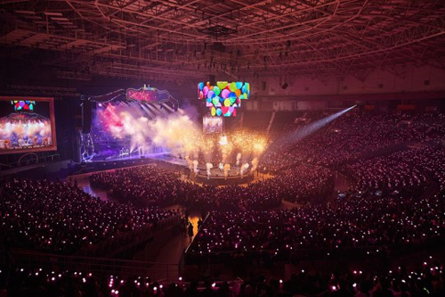 Singer IU has concluded the debut tenth anniversary memorial Concert.On the 17th and 18th of the month, IU held the 2018 debut tenth anniversary tour concert - this time at the KSPO DOME (Olympic Gymnastics Stadium) in Songpa-gu, Seoul, and perfectly concluded the last of the All States tours.Thanks to the successful All States performance, IUs performance will lead to four cities in Asia in December.Starting with Busan, IUs tour concert was sold out in three major cities of All States, from Gwangju to Seoul, and all four times.Like the performance title, the stage of the Performance Queen IU, which proved the best now after 10 years of time, was unfolded.Based on the main concept of movie, this concert led to a favorable reception by constructing a wide spectrum of activities and growth over the past decade like a movie.The special films produced in each genre such as Black and White Movie and Romantic Comedy were directed by talented filmmaker Uhm Tae-hwa, who is known as Inspiration and Clanked Time.After the magnificent opening video, IU, which opened a colorful opening with Pink Shin and Crucible Fairy Tale, gave a bow to the audience thanks to the overwhelming shout of the audience who filled the large-scale theater.Prior to the full-scale stage, IU said, It is a performance that has been poured out as much as tenth anniversary.I will make a performance that will look over the IUs 10 years. He added, Learning time has not been set. As proof of determination, IUs colorful masterpiece feast, which spans 10 years, was held on a series of stages.IU has been passionate about the scene with a series of hits that are loved by generations such as Haru End, Nonsori, Meet on Friday, Your Meaning.The stage of the representative song Good Day, which has been decorated with concert highlights every time, was surprised by the early stage of the performance, leading to a bigger shout.IUs colorful 10-year representative songs, which can not be selected as the first prize, gave fans a deep resonance and impression during the five-hour running time.This concert of IU, where the best artists participate as guests every time, was surprised by the support shooting of Geodi and Twice, who are the new idol legends, at Seoul following Busan Yoon Jong Shin and Gwangju Cheongha this year.At the end of the performance, IU said, Through this performance, I went down 10 years of time and felt that I want to live as an IU even if I am born again. I am very grateful to all the audience who supported me.IU said, I think I will be able to do it for 10 years because I have you who listened to my song for 10 years. I will be a better and harder IU to stay with me in the future. I expected.On the other hand, IU, which has completed all the All States tour performances leading to Busan, Gwangju and Seoul, will expand its scale to four cities in Asia in December and continue the afterlife of the tenth anniversary performance that did not end with overseas fans.Photo CacaoM Provision