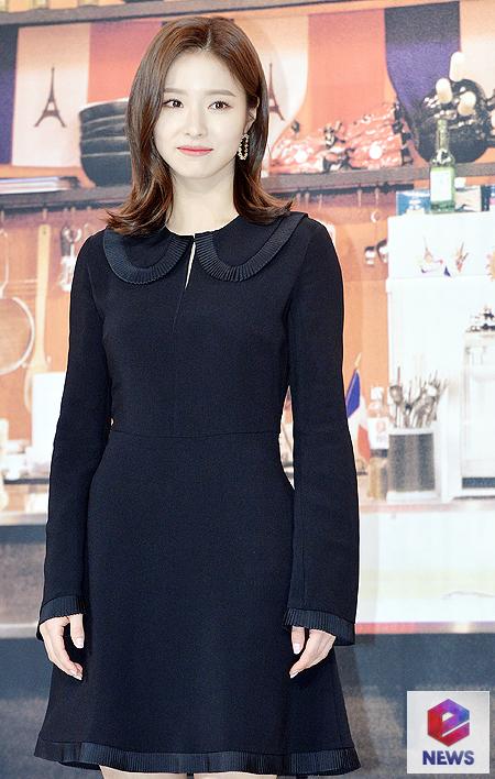 Actor Shin Se-kyung attended the presentation of Olive Borderless Pocha at Amoris Hall in Time Square, Yeongdeungpo-gu, Seoul on the afternoon of the 19th.