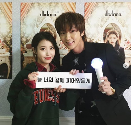 Thank you, Zie Eun.Actor Lee Joon-gi gives Singer IU 10th Anniversary Concert Celebratory photohas released the book.On the 18th, Lee Joon-gi made his IU 10th anniversary concert Celebratory photo through his SNSI also gave a feeling of seeing the performance.A great performance that lasted just over five and a half hours.I did not know that time was going by as I enjoyed the performance that made me think how hard I prepared the best staff and the best artist. Ten years can be a decade in a greater sense for someone. The Artist who creates that value and gives it to you.Im so grateful for inviting me to the big Gift, he said. I feel so much and Im going to Actor again. Thank you.In particular, Lee Joon-gi and IU showed a warm friendship beyond their age in the photo that was released together.