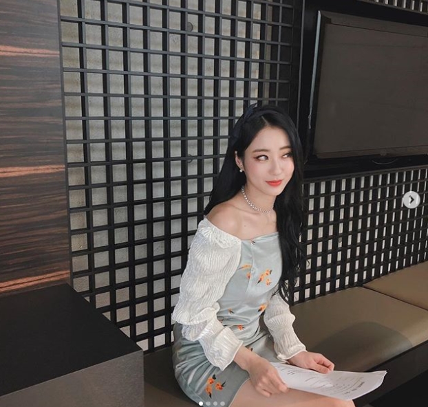 Kyungri flaunted her watery Beautiful looksKyungri posted several photos on his Instagram on November 19.Photos show Kyungri in an off-shoulder costume: Fascinating Beautiful looks capture SightFans who encountered the photos responded such as It is so beautiful and The goddess itself today.kim myeong-mi