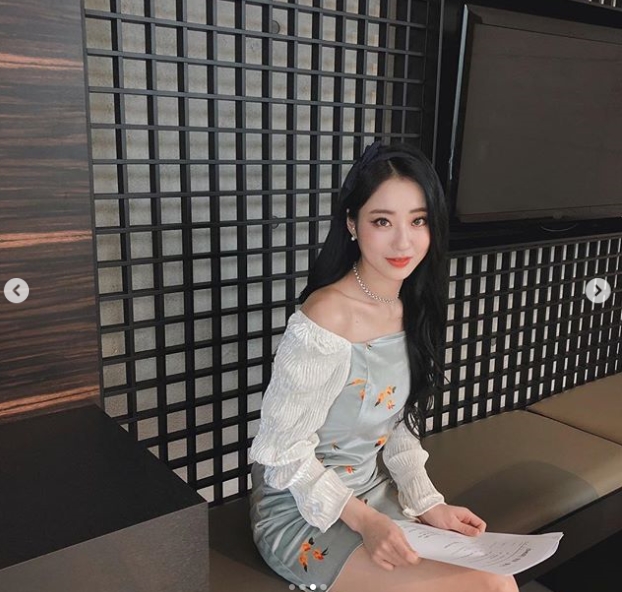 Kyungri flaunted her watery Beautiful looksKyungri posted several photos on his Instagram on November 19.Photos show Kyungri in an off-shoulder costume: Fascinating Beautiful looks capture SightFans who encountered the photos responded such as It is so beautiful and The goddess itself today.kim myeong-mi