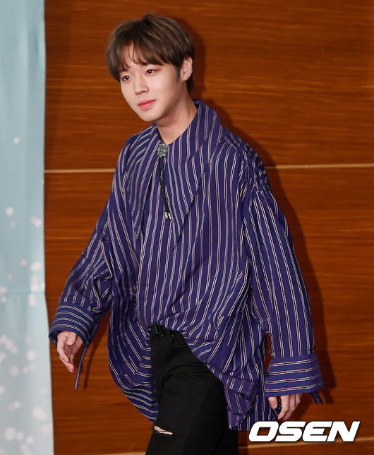 Wanna One Park Jihoon has photo time.