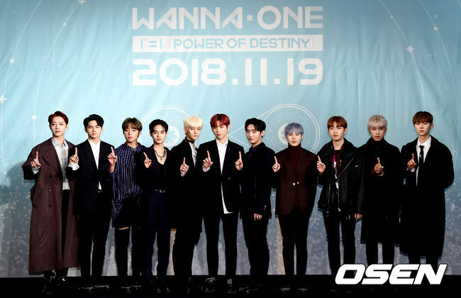 Wanna One has photo time.